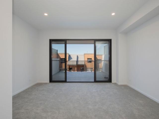 Brand New Three Level Townhouse Contemporary Living in Waratah West