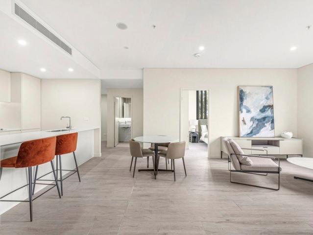 Brand New Two Bedroom Apartment Beside the Greens