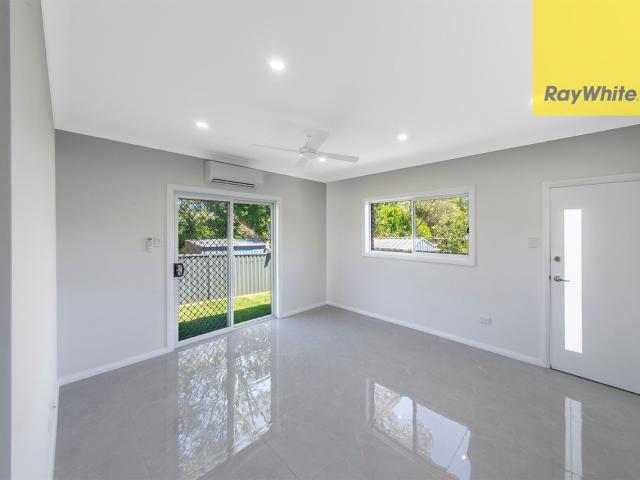 BRAND NEW TWO BEDROOM GRANNY FLAT WITH YARD 950M WALK TO STATION