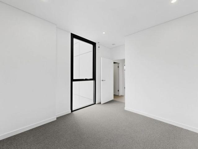 1 Week Rent Free Brand New Two Bedroom with Carspace Next to St. Leonard's Station