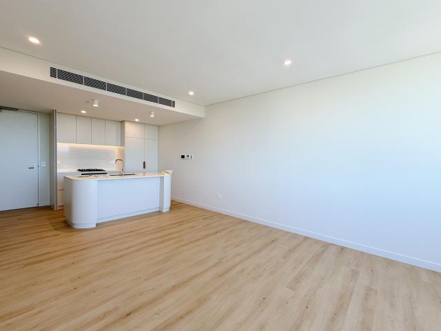 Brand New Two Bedroom & Timber Floor & Unblocking City View & Luxury Apartment in Prime Location