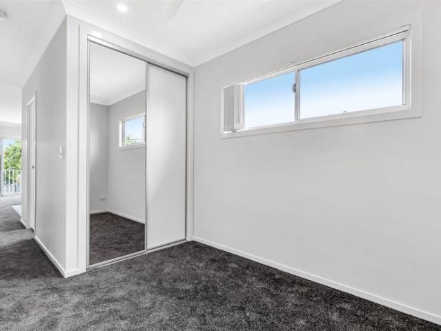 ULTRA MODERN UNFURNISHED STUDIO UNIT!