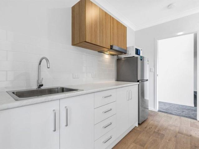 ULTRA MODERN UNFURNISHED STUDIO UNIT!