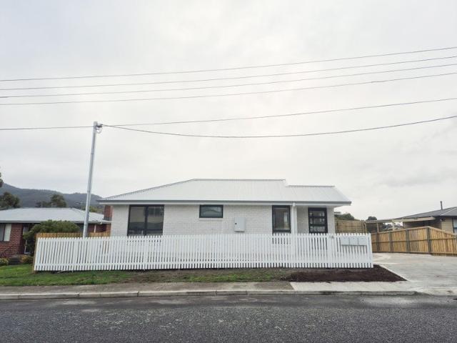 Brand new unit in convenient location!