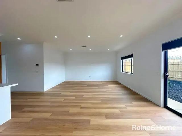 Brand New Upgraded 4 Bedroom house for rent!