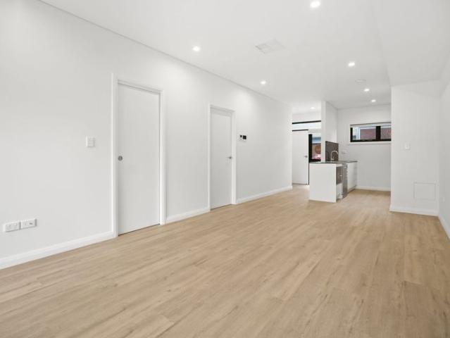 Brand New Upmarket Townhouse