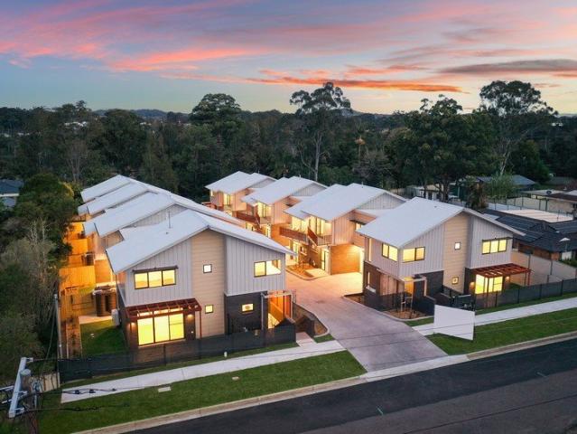 Brand New Upmarket Townhouse