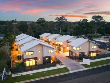 Brand New Upmarket Townhouse