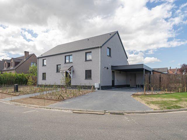 Brand new villa – 5 bedrooms – 3 bathrooms – ideal for a lib