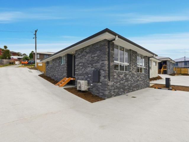 Brand New Villa Offering Easy Care Modern Living