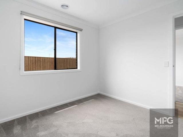 BRAND NEWLY RENOVATED & FURNISHED SPACIOUS FAMILY HOME IN A PRIME LOCATION