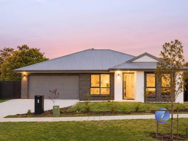 BRAND SPANKING NEW UPGRADED DOMAINE HOME ON 1,074M2 !