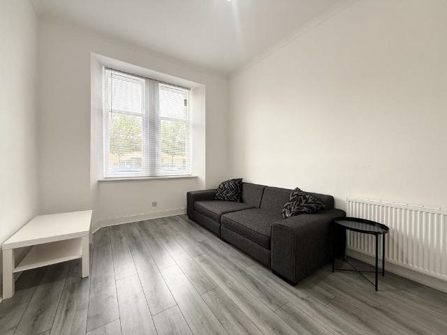 Brand Street, Glasgow, G51 1 bed flat to rent £800 pcm £185 pw