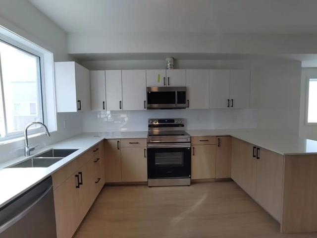 BRAND NEW BEAUTIFUL 3 BED+FLEX ROOM & 2.5 BATH TOWNHOUSE IN KESWICK