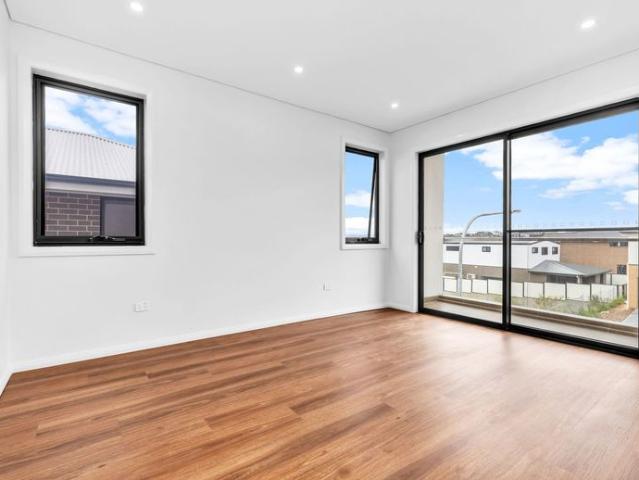 Brandnew Stunning 5 Bedroom House!