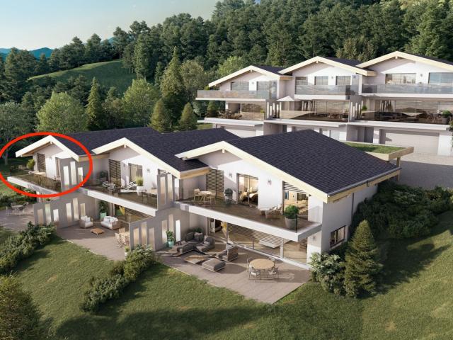 Brandneue 3,5 Zimmer mit großem Balkon in einer Zwei Einheiten Villa