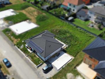 Brandneuer Bungalow mit großzügigem Garten