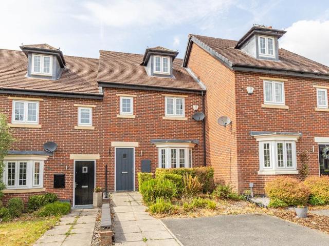 Brandon Close, Leeds LS17 3 bed townhouse to rent £1,550 pcm £358 pw