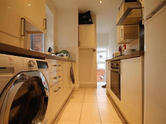 Brandon Grove 5 bed maisonette to rent £2,173 pcm £501 pw