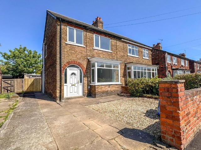 Brandon Road, Scunthorpe, North. 3 bed semi detached house to rent £870 pcm £201 pw