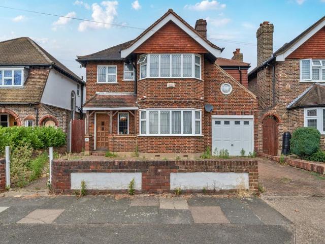 Branksome Way, New Malden, KT3 4 bed detached house to rent £4,500 pcm £1,038 pw