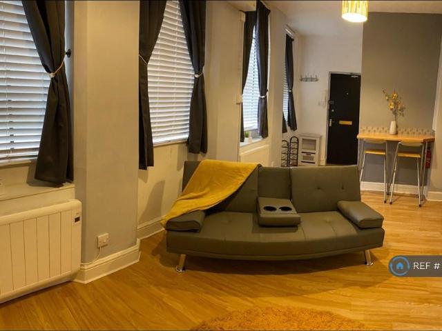 Branson Court, Kettering, NN16 1 bed flat to rent £725 pcm £167 pw