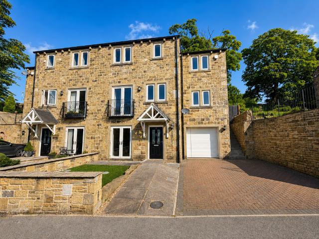 Branshaw Gardens, Keighley Road. 4 bed semi detached house to rent £1,350 pcm £312 pw