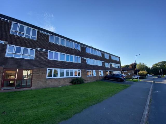 Brantley Avenue, Wolverhampton WV3 2 bed apartment to rent £895 pcm £207 pw