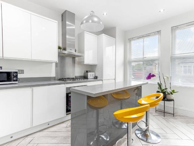 Brantwood Road, London N17, 5 bed flat to rent, £2,600 pcm | PrimeLocation