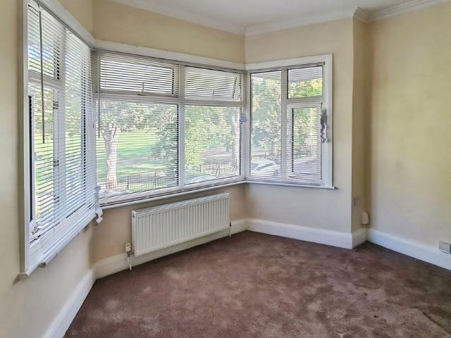 Brantwood Road, Luton, Bedfordshire LU1, Studio to rent, £895 pcm | PrimeLocation