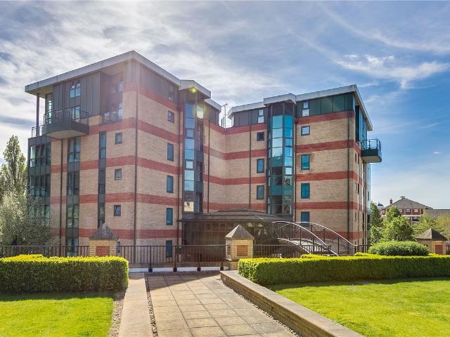 Brasenose Drive, Barnes SW13, 2 bed flat to rent, £3,800 pcm | PrimeLocation