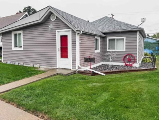 4919 51 Avenue, Breton, AB, T0C 0P0 house for sale | Listing ID E4507 | Royal LePage
