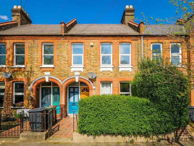 Brettenham Road, Walthamstow, E17 2 bed apartment to rent £2,100 pcm £485 pw