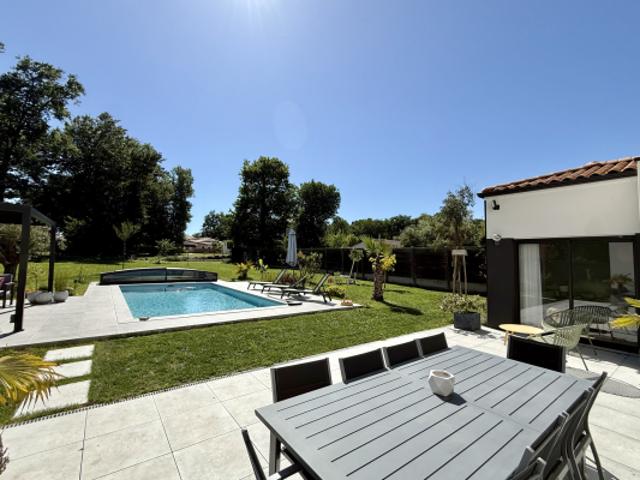 BREUILLET VILLA ULTRA MODERNE AUX PRESTATIONS HAUT DE GAMM