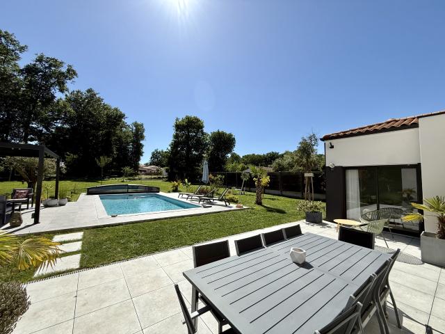 BREUILLET VILLA ULTRA MODERNE AUX PRESTATIONS HAUT DE GAMME
