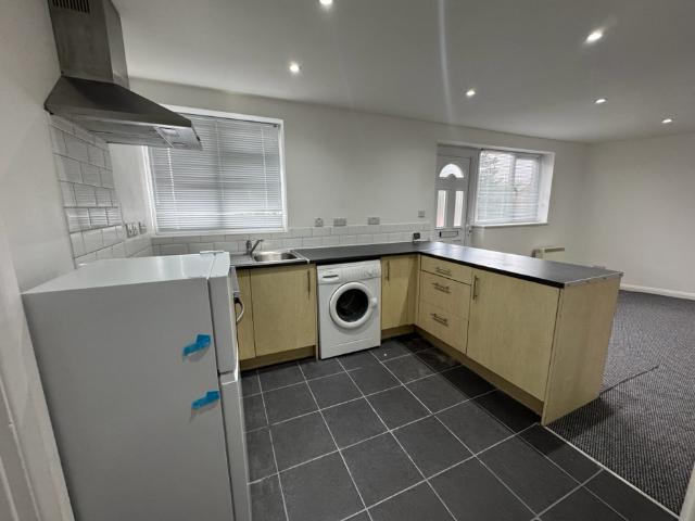 Brewery Lane, West Byfleet KT14, 2 bed flat to rent, £1,500 pcm | PrimeLocation