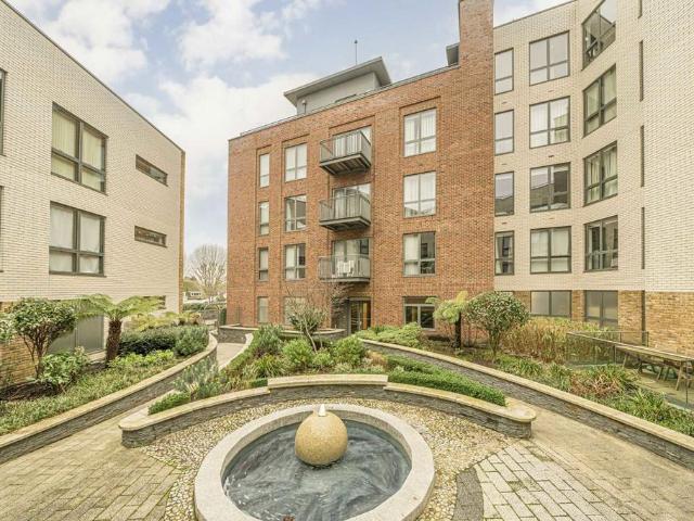 Brewery Lane, Twickenham TW1 1 bed flat to rent £2,300 pcm £531 pw