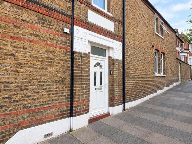 Brewery Road London SE18 1 bed in a house share to rent £800 pcm £185 pw