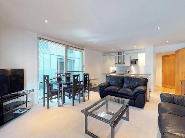 Brewery Square, London, EC1V 2 bed apartment to rent £3,600 pcm £831 pw
