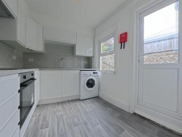 Brewer Street, BRIGHTON BN2 4 bed terraced house to rent £1,900 pcm £438 pw