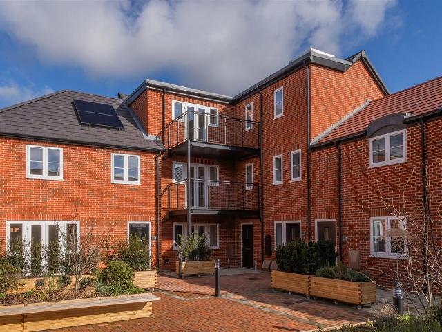 Brewhouse Yard, Wallingford OX10, 2 bed flat to rent, £1,500 pcm | PrimeLocation