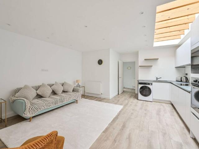 Brewster House, Grange Road, London, SE1 3BF, United Kingdom | 2 bed house for rent #136750987 | Rentberry