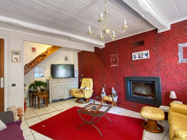 BREZINS, Maison 255 m2 avec piscine et dépendances