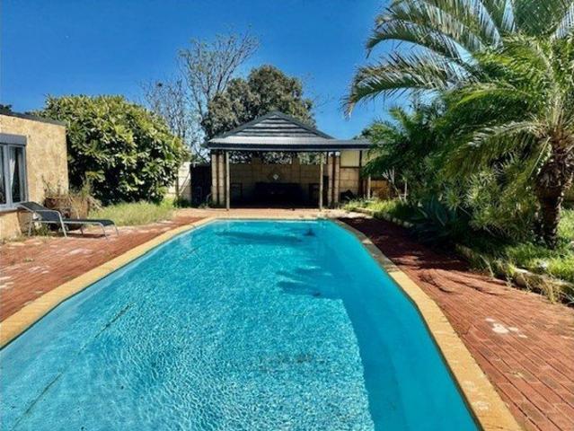 BREAK LEASE 4 x 1 With a Shed and Pool!