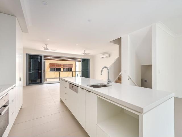 BREAK LEASE $900p/w till 12/12/2026 | Spacious 3 Bedroom Villa in Gorgeous Emerald Lakes!