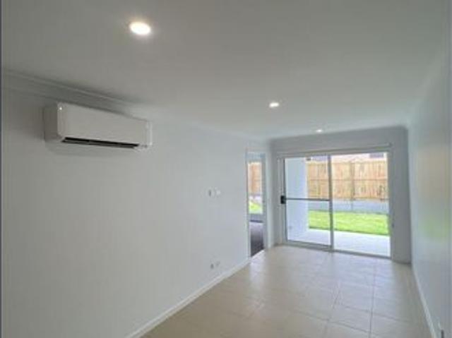 BREAK LEASE 2 MINS TO PIMPAMA CITY SHOPPING CENTRE VERY POPULAR ESTATE, GAS STOVE AND HOT WATER SAVE ON POWER BILLS