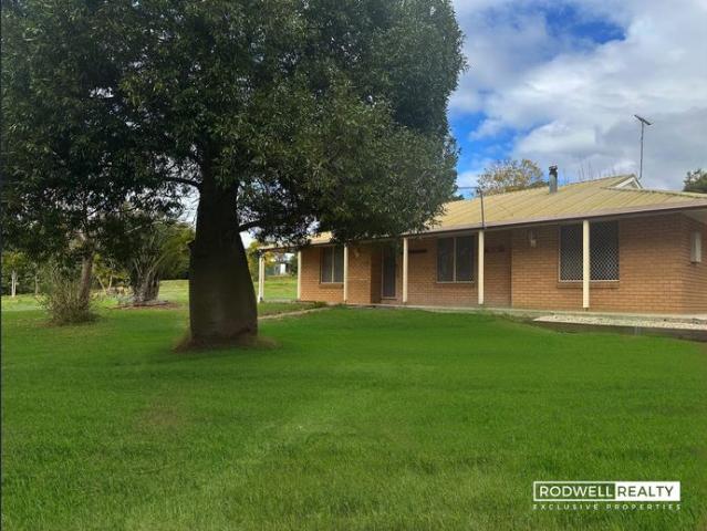 Break Lease 3 Bedroom Lowset Home on 8993m² – Town Convenience with a Country Feel