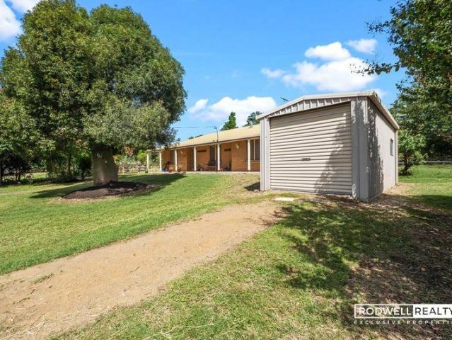 Break Lease 3 Bedroom Lowset Home on 8993m² Town Convenience with a Country Feel