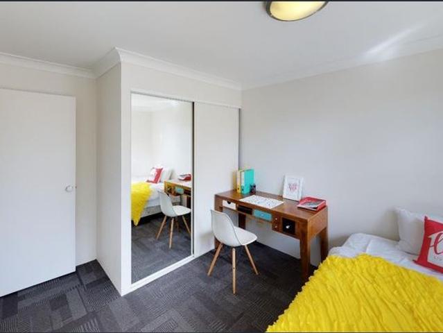 BREAK LEASE Two bedroom available on UQ doorstep, fully furnished