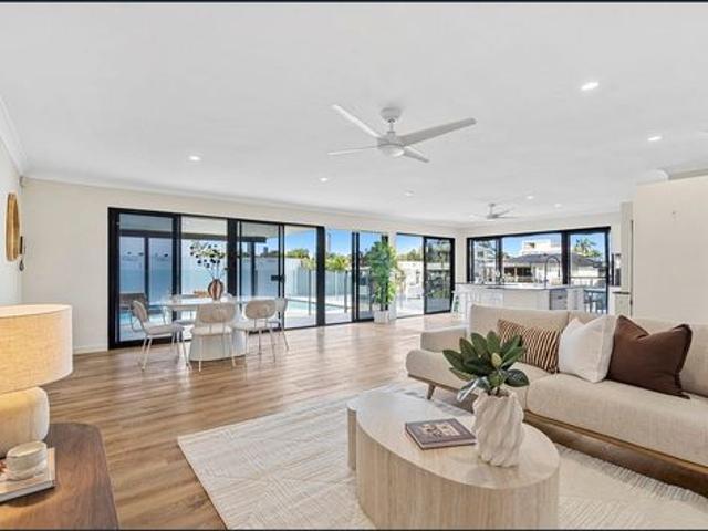 BREAK LEASE Unfurnished Contemporary waterfront home in a quiet cul de sac